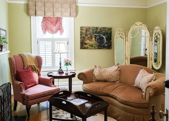 Oak Hill On Love Lane Bed And Breakfast Inn